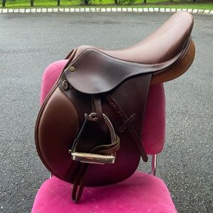 1000$ English horse saddle for sale at 250$. 100% leather. union hill masters.